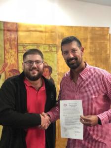 Firma de contrato entre ambas partes